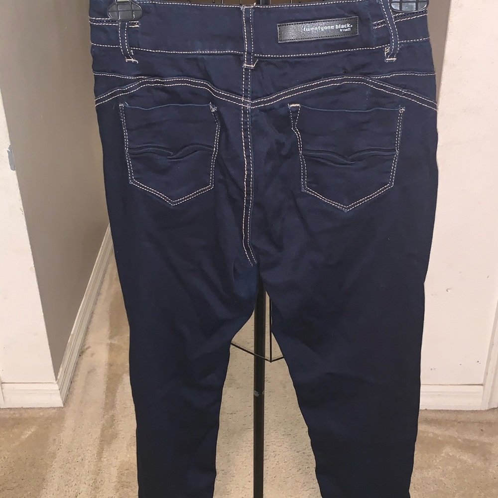Jeans - Picture 2 of 3